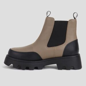 Cougar Shani Waterproof Boots - size 8